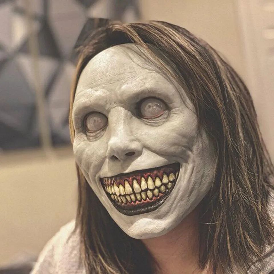MASCARA DEL CONJURO