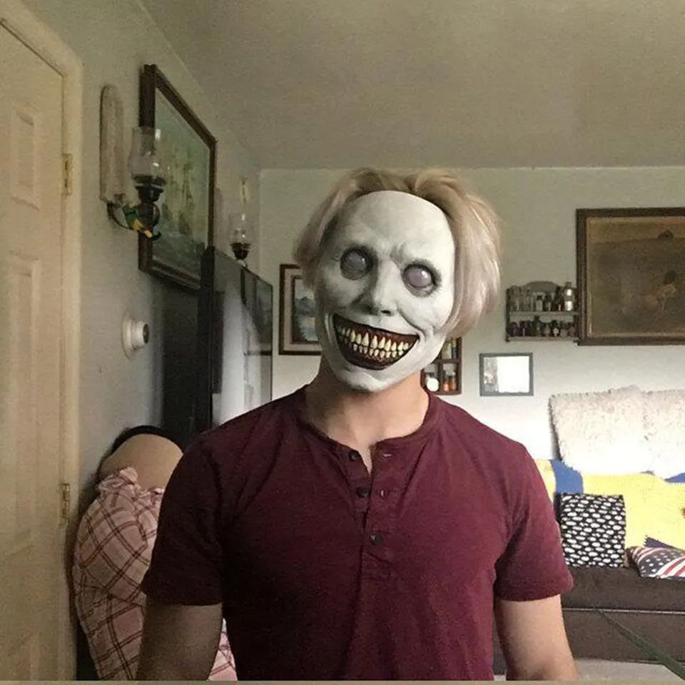 MASCARA DEL CONJURO