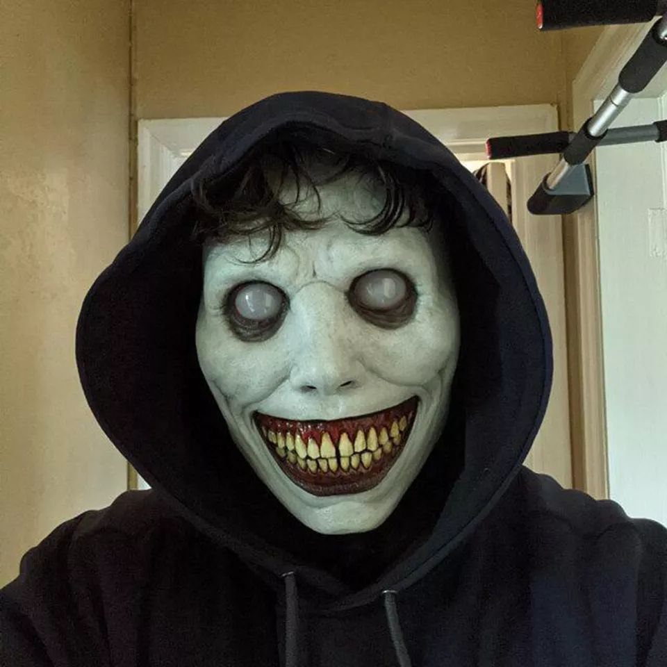 MASCARA DEL CONJURO