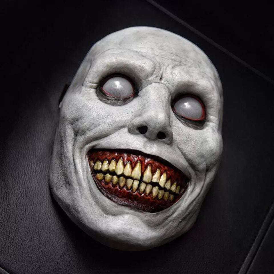 MASCARA DEL CONJURO